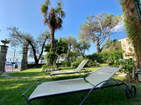 Casa vacanze Gabbianella villa con giardino lungolago Maderno Toscolano Maderno